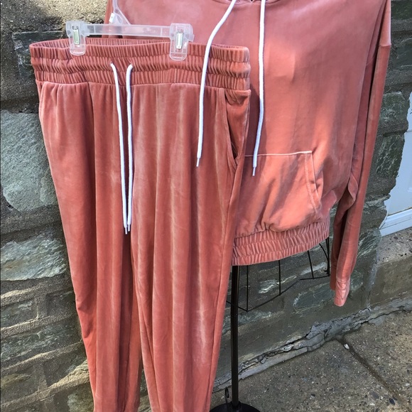 No Boundaries Velour Jogging Set - Picture 2 of 13